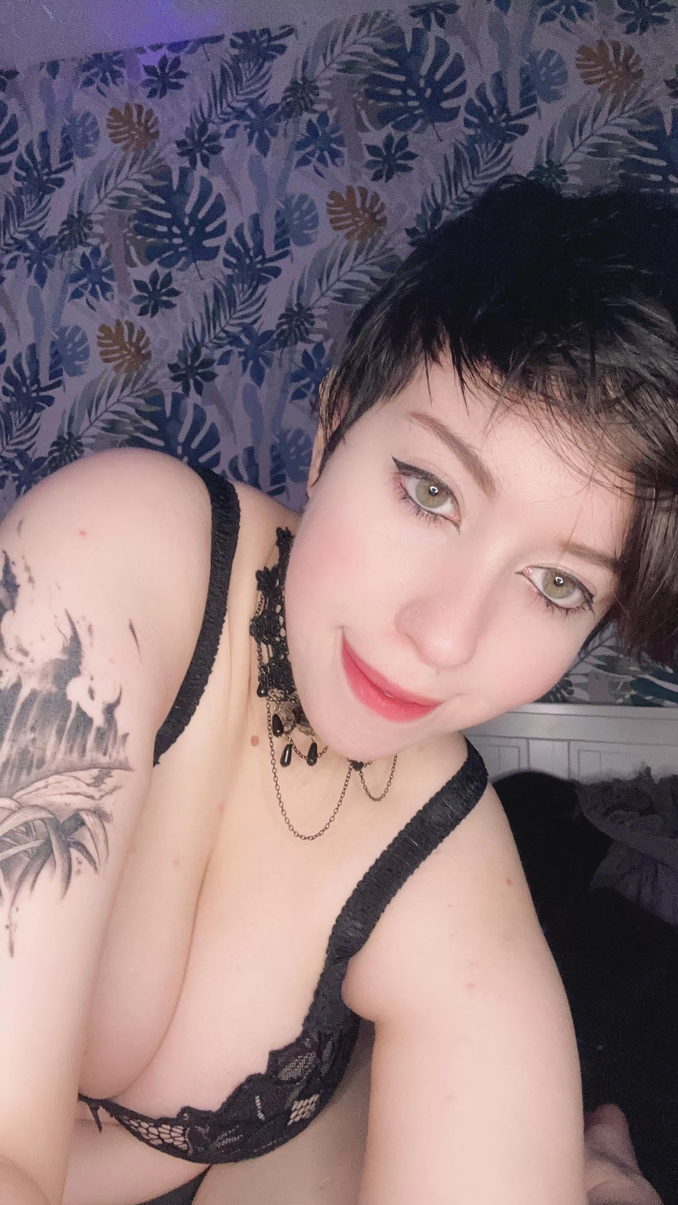 Pull on my hair while thrusting your cock in me