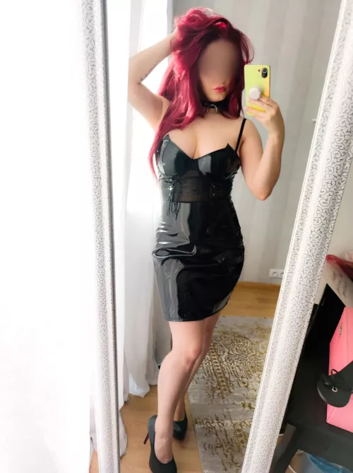 Redhead in black latex dress!! You are a BAD BOY! 🔥🔥🔥