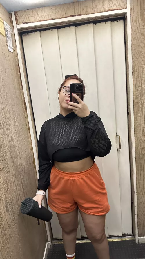 Who else goes to the gym on the croptop?
