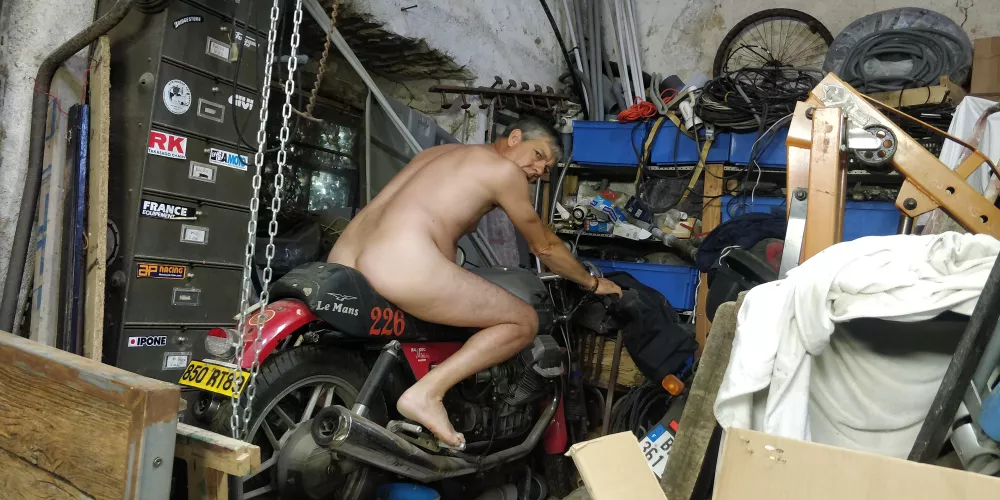 Any bikers naturists here?