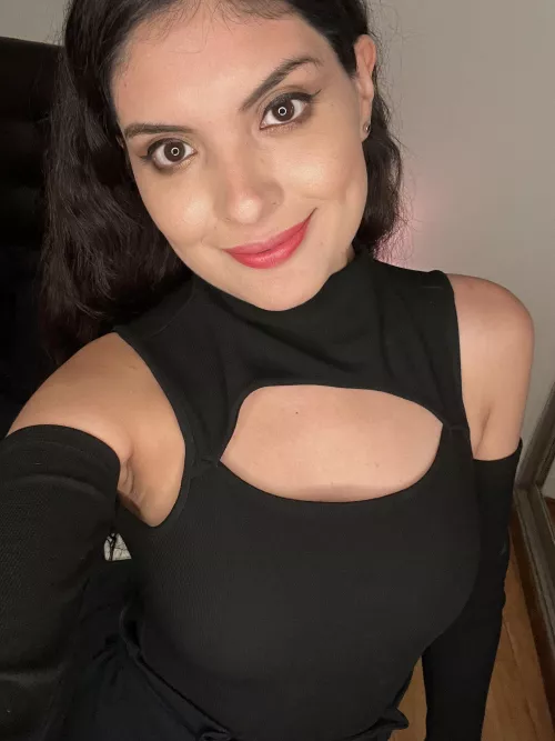 Braless, happy, and sending good vibes 😘