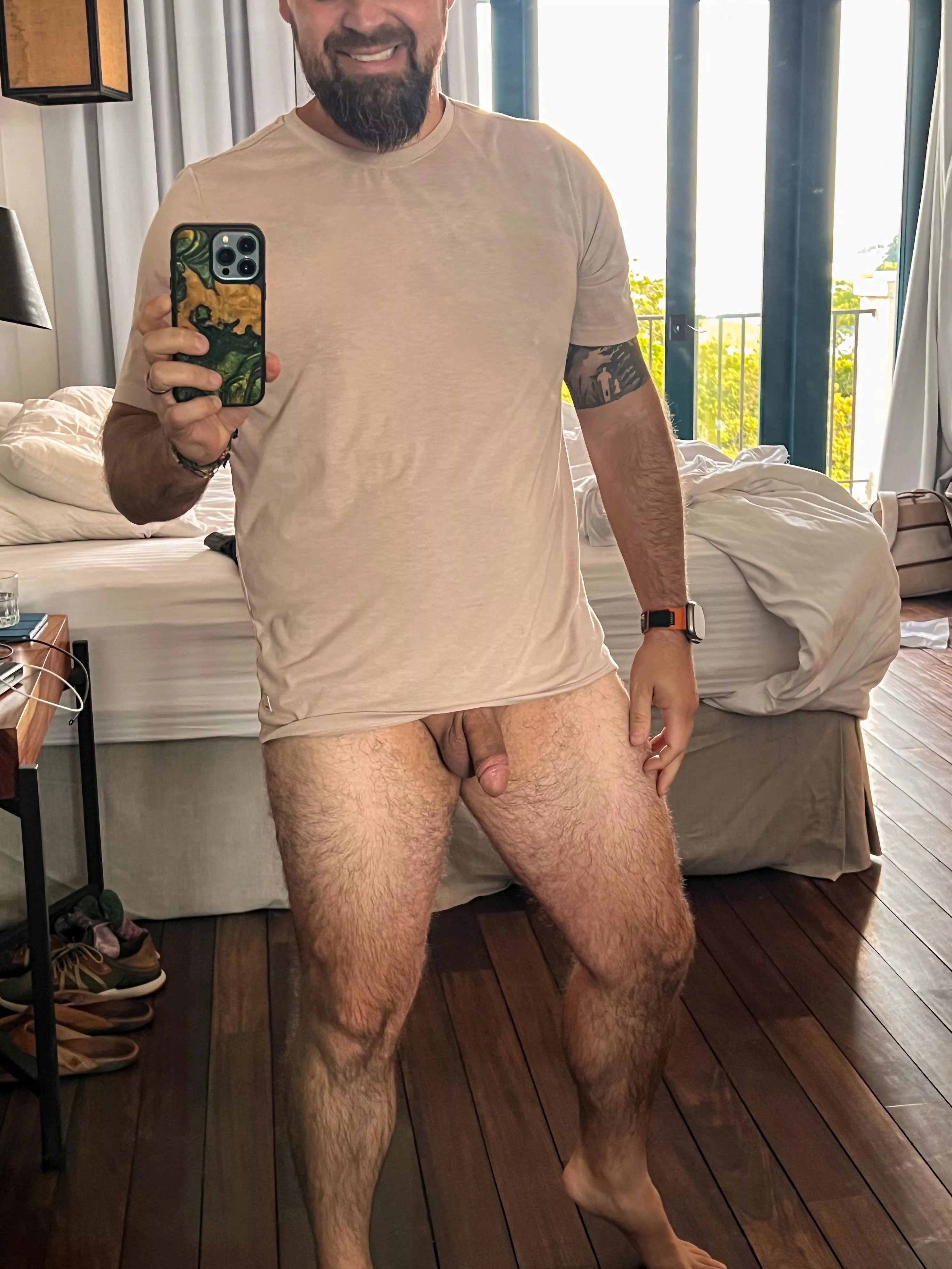 Enjoying this giant mirror in the hotel 🪞