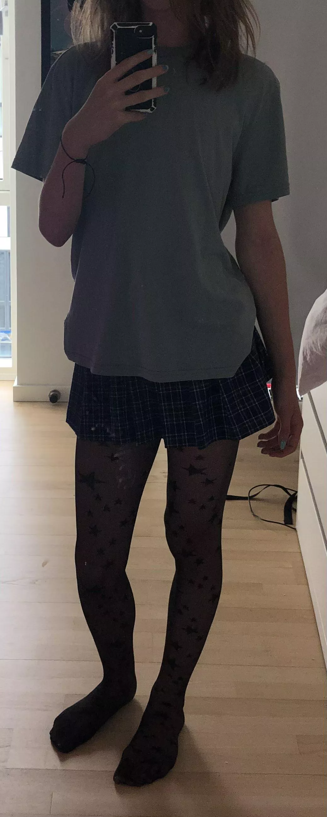 Finally got my first skirt, do i look good in it??