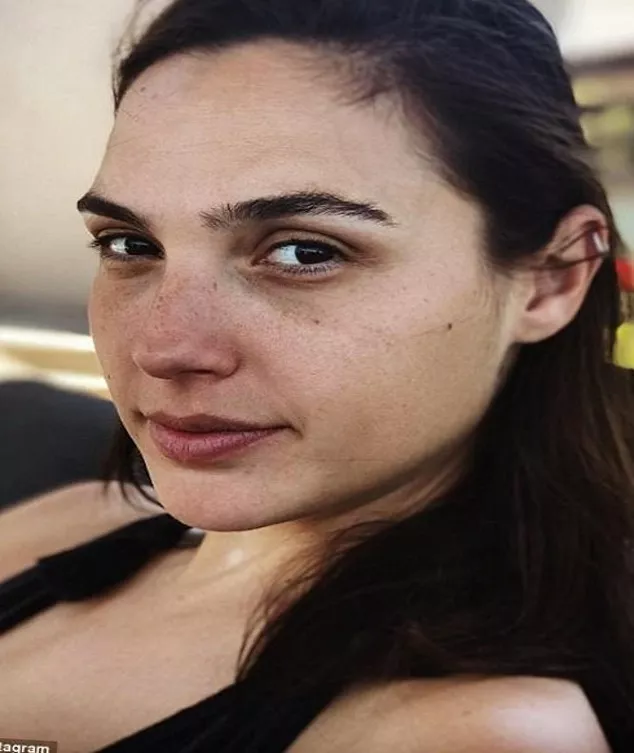 Gal Gadot no makeup