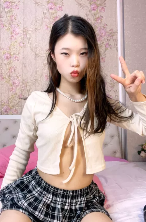 I love plaid skirts, I hope you do too.