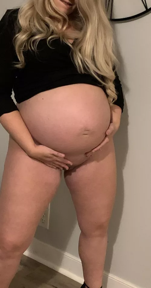 I never feel sexier than when I’m in my third trimester 😍