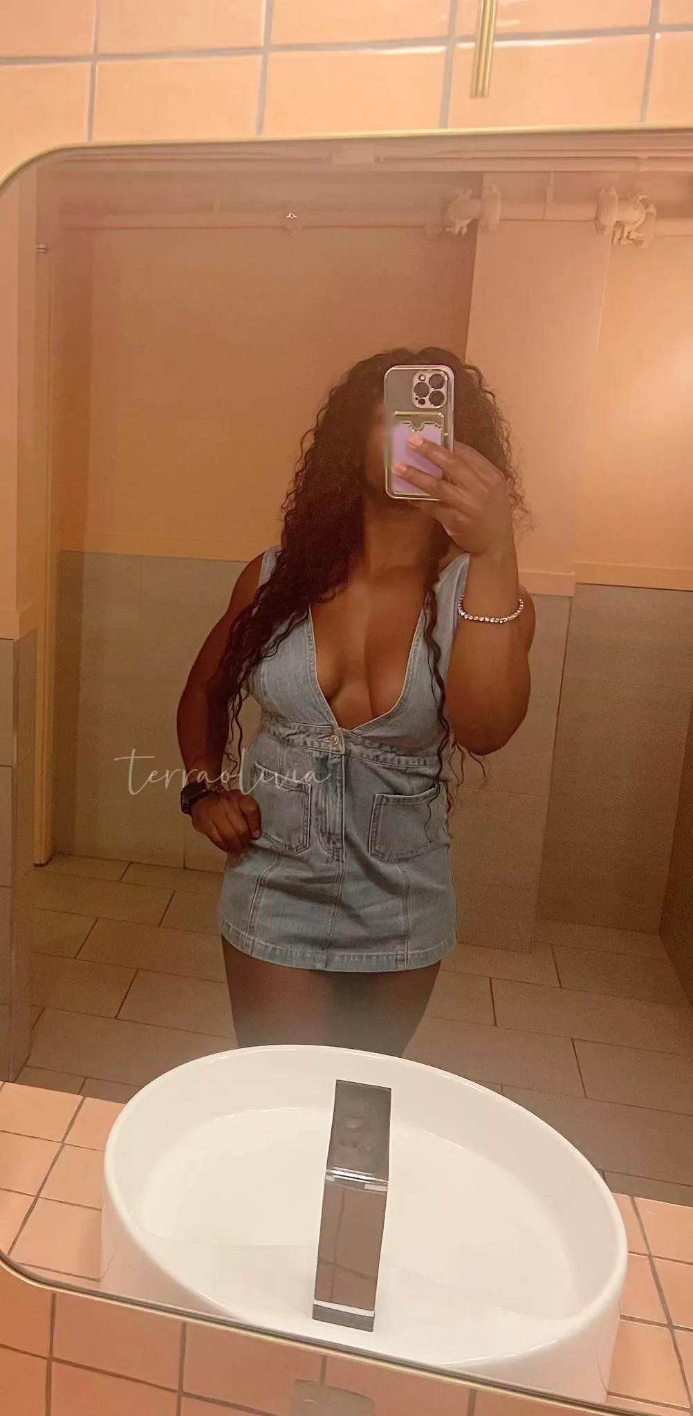 Imagining all that could happen if we were alone in this dungeon…