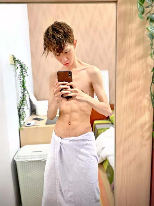 Join this Asian twink for shower?
