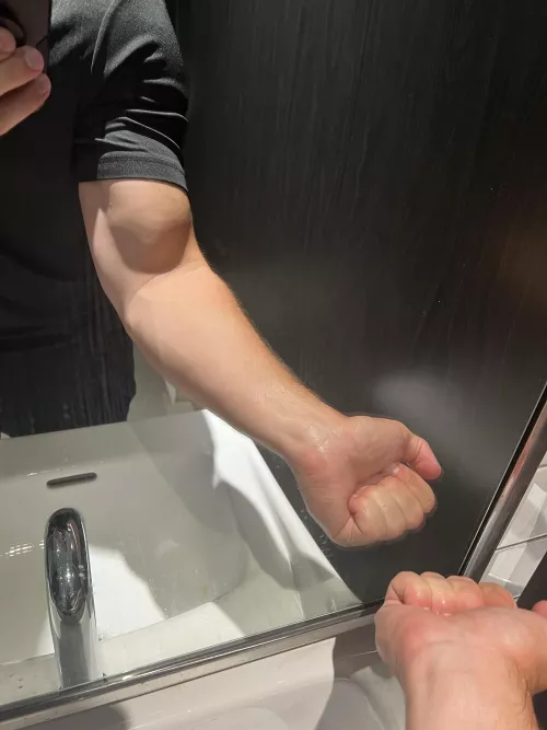 loving how big my arm looks