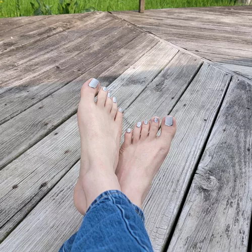 Nothing like having some white toed put with nature in the background 🥰