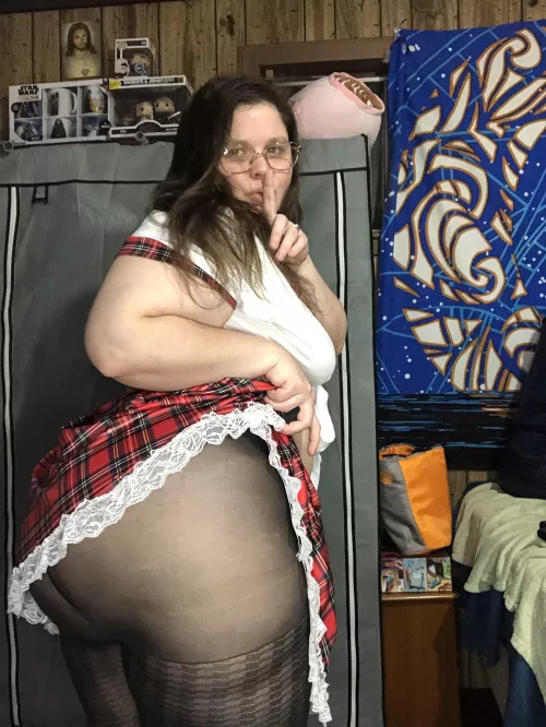 Shy and new to this but i'd love to please you ;)