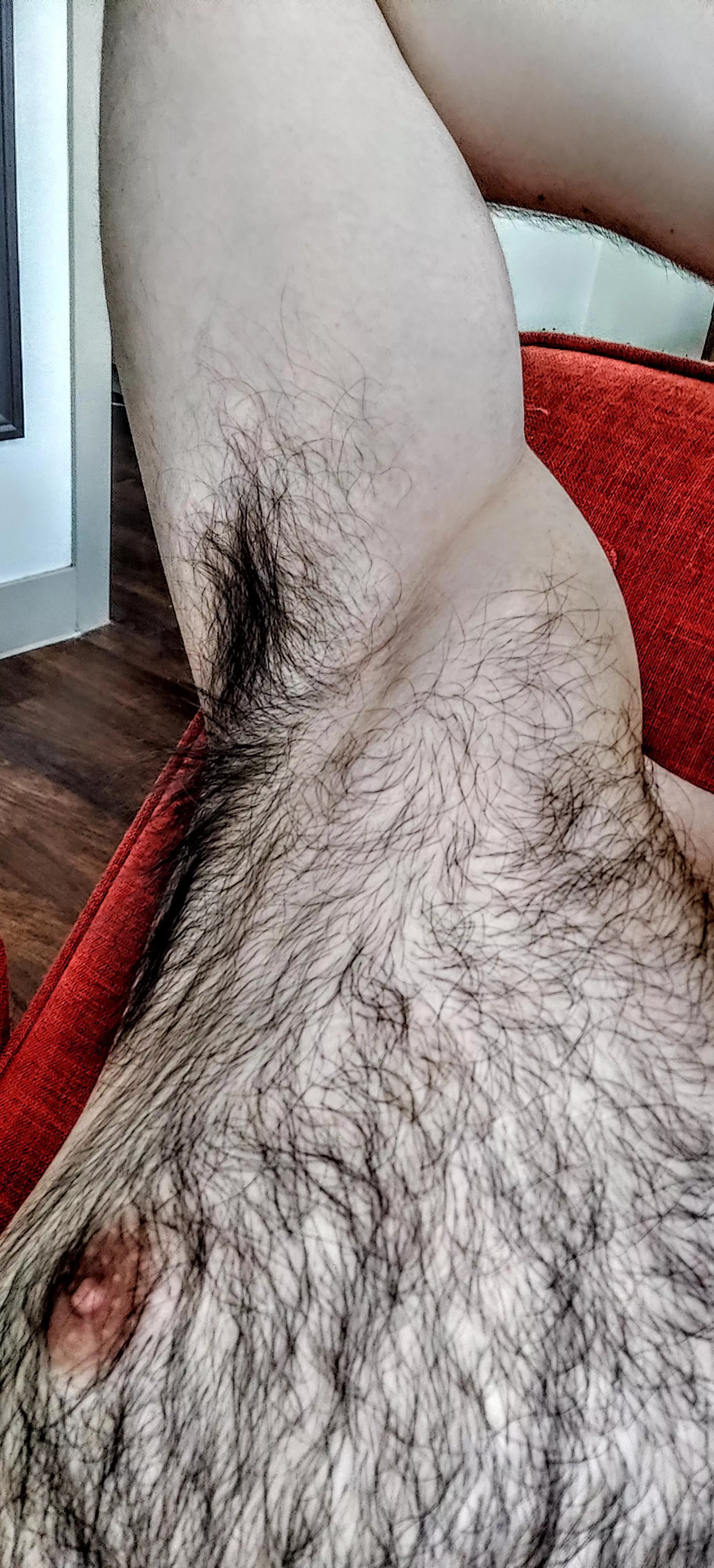 Sweaty pit needs some care and attention. Are you cleaning it for me??? 👅