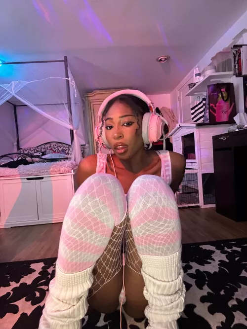 this league game is beating my ass…but i’d rather u spank my ass instead 🍒🍽️🎮