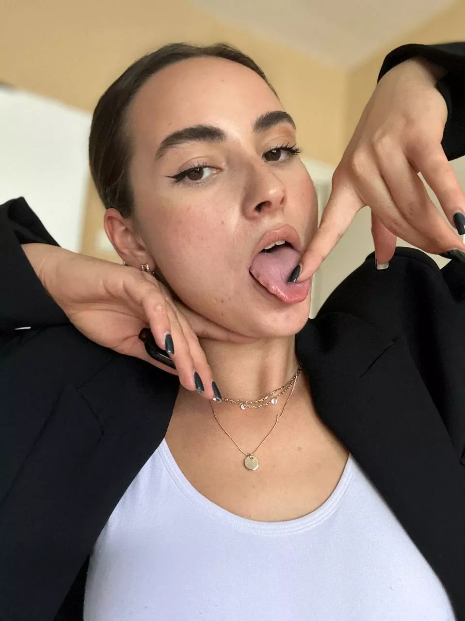 When office meeting becomes boring...