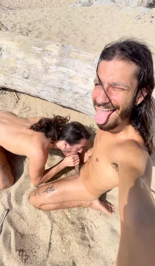 Who doesn’t love some outdoor naughtiness 👅💦