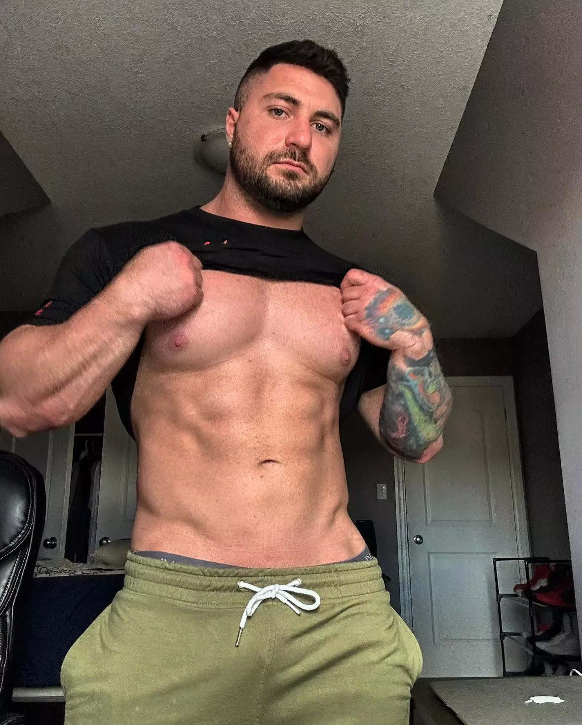 Who wants to come feel my abs ;)