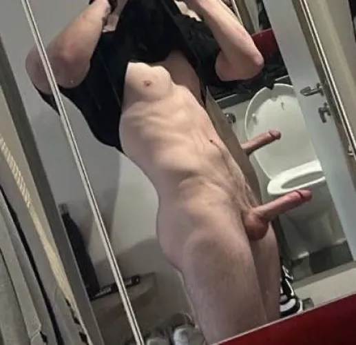 Wyd if u walk in on ur friend changing and see this?