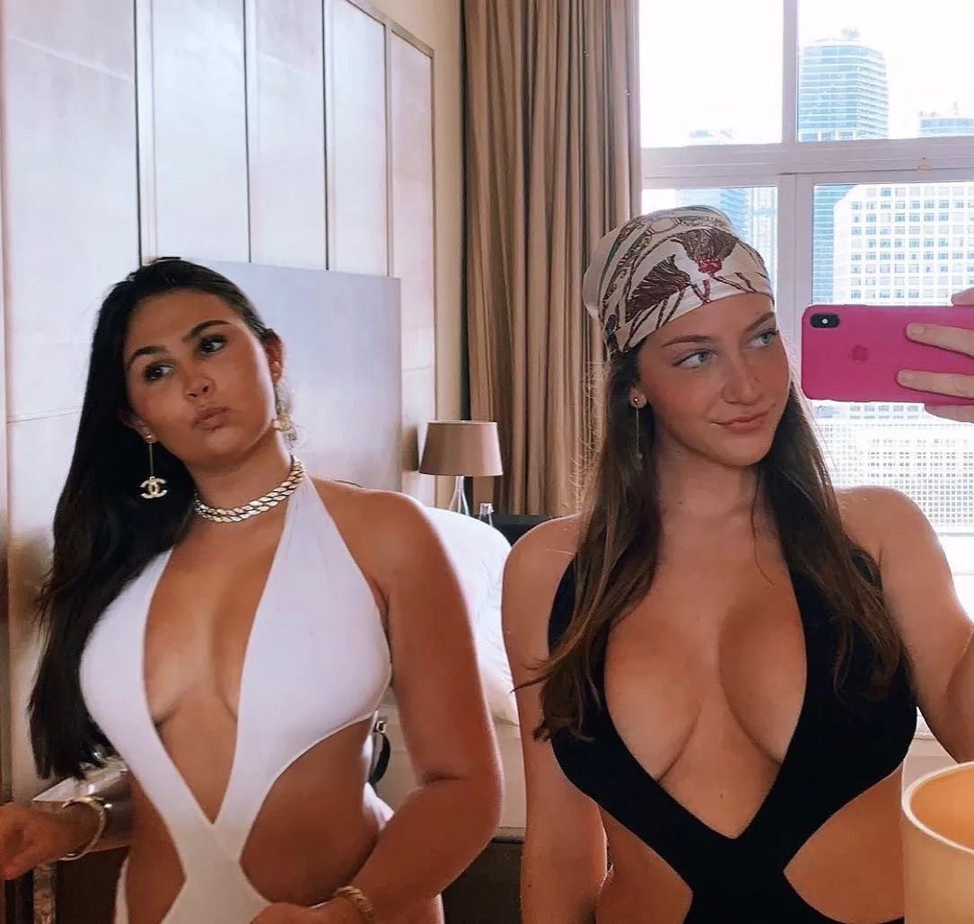 🖤🤍 Black or White?