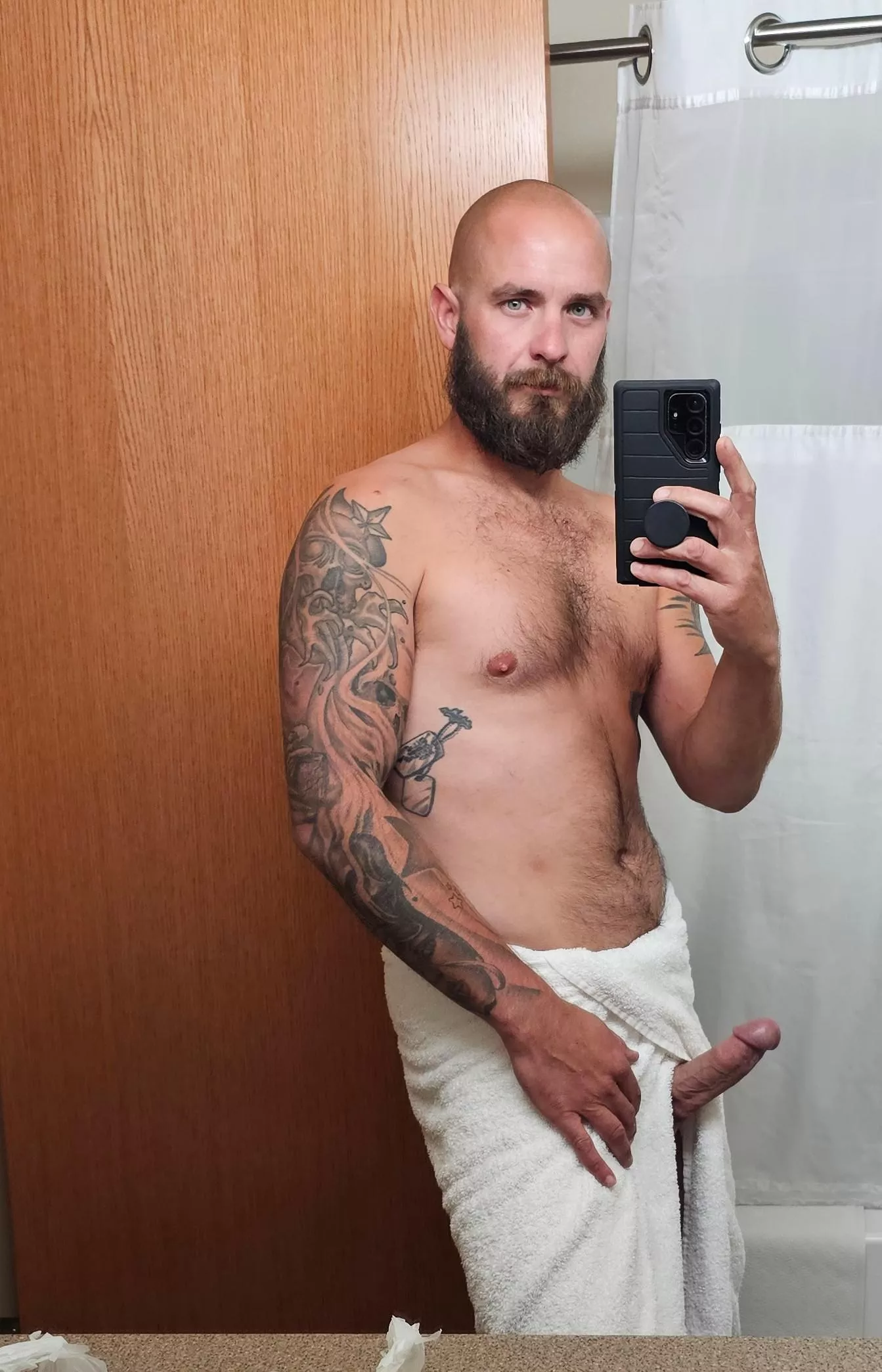 Cum to my hotel room, I have a surprise! 😈