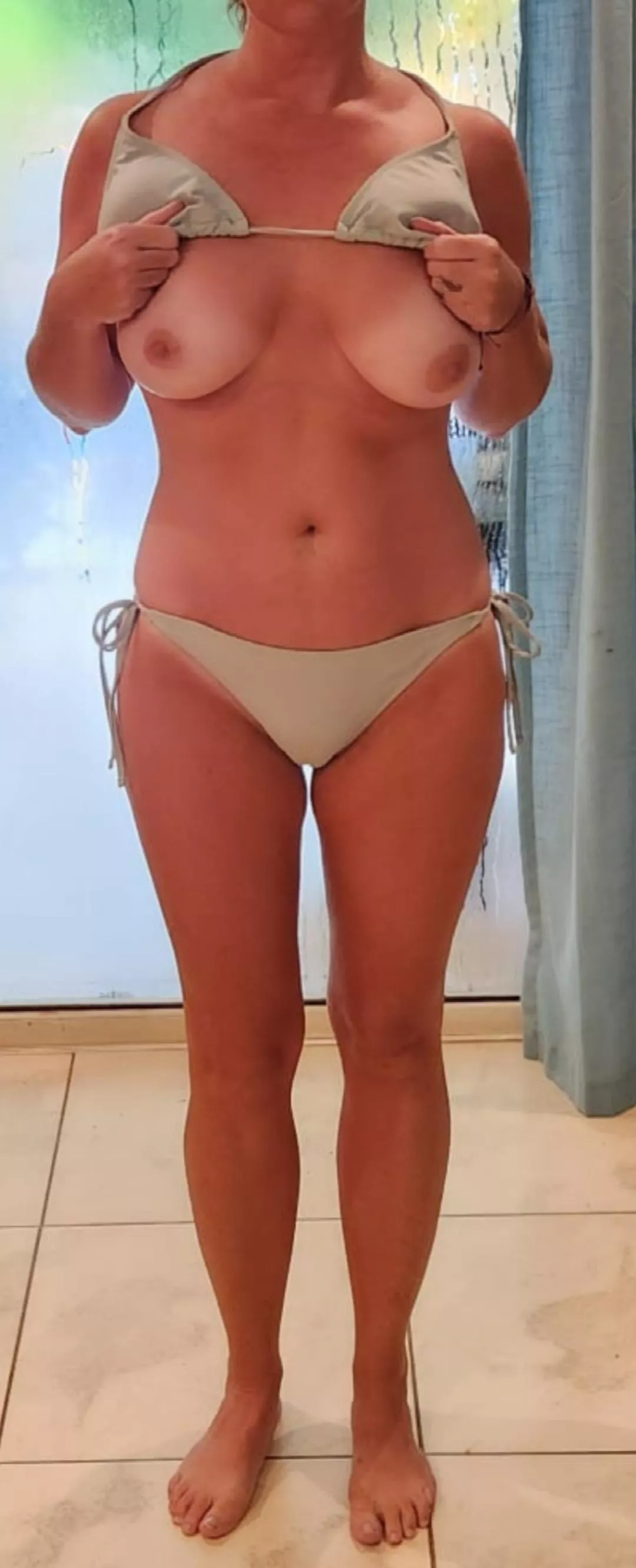 Good morning ladies.... Ready for a fun beach day?