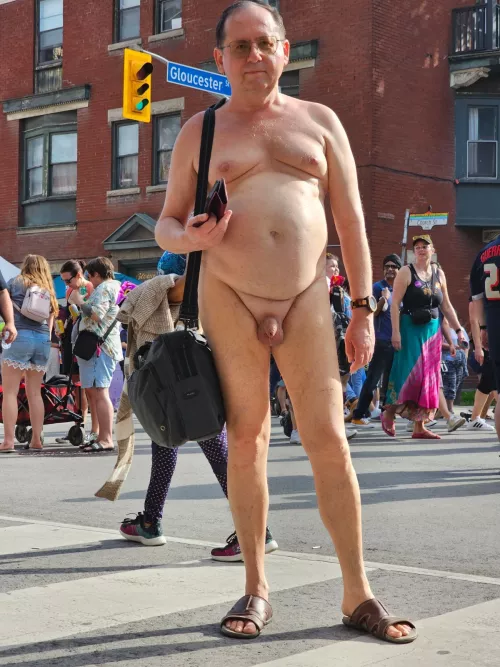 I pose naked to anybody on demand