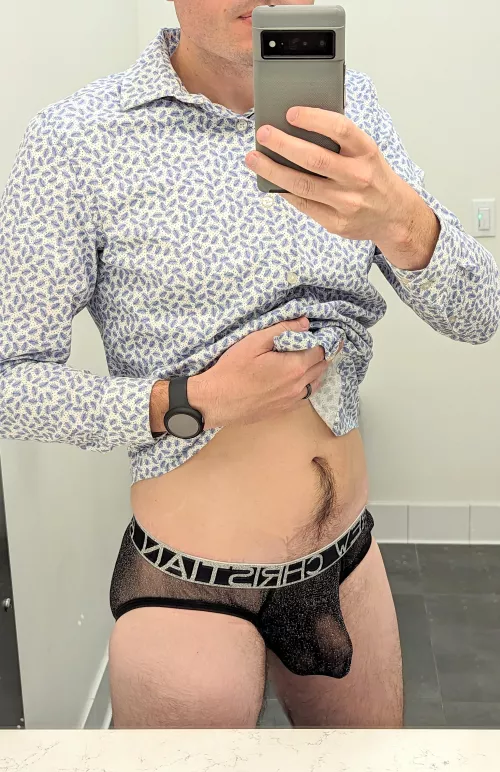 Meet me in the bathroom on break 😏