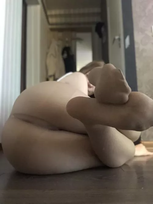 My feet are primed for licking and sucking oc