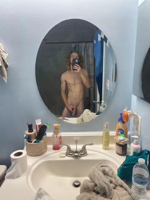 Someone please watch me shower💦