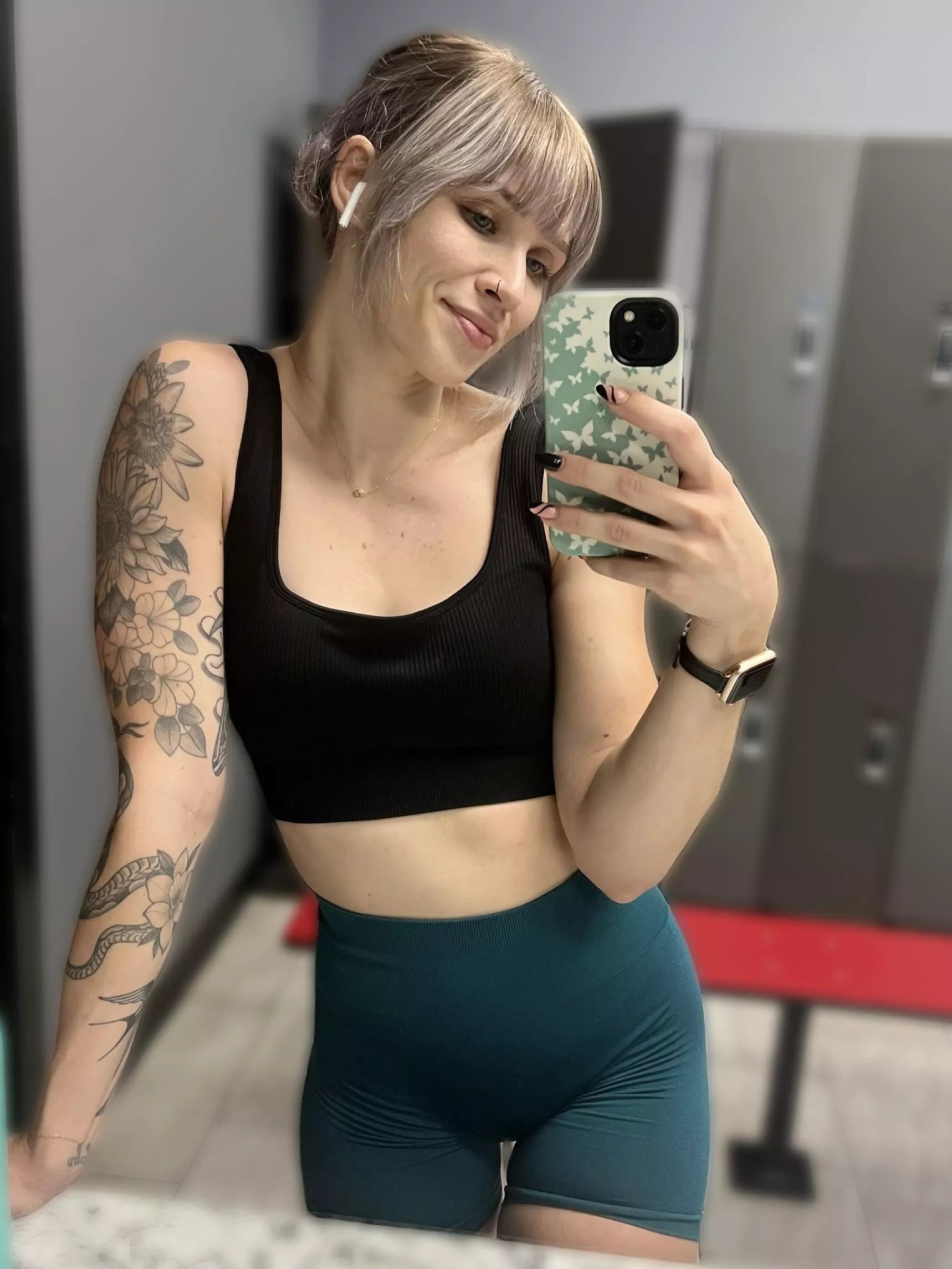 Wanted: a gym partner to squeeze my butt (f)