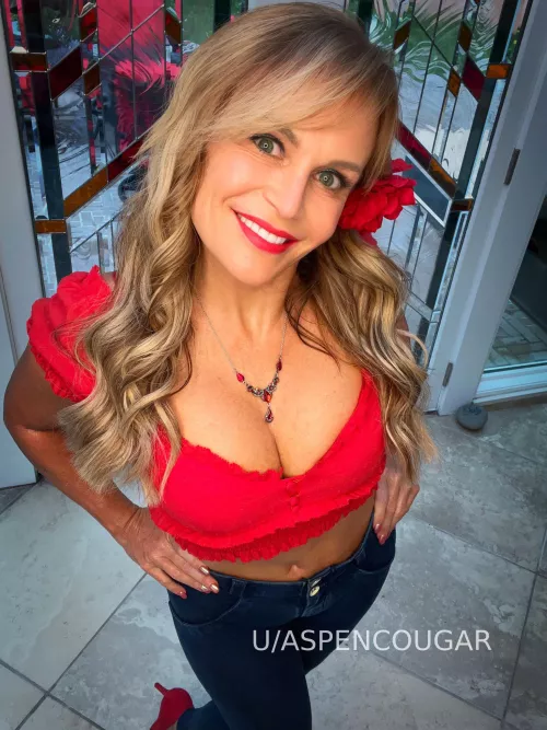 Who wants to suckle in this 55 Cougar MILF's cleavage?