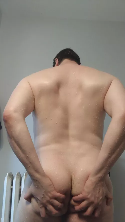 Any ladies like a man ass?