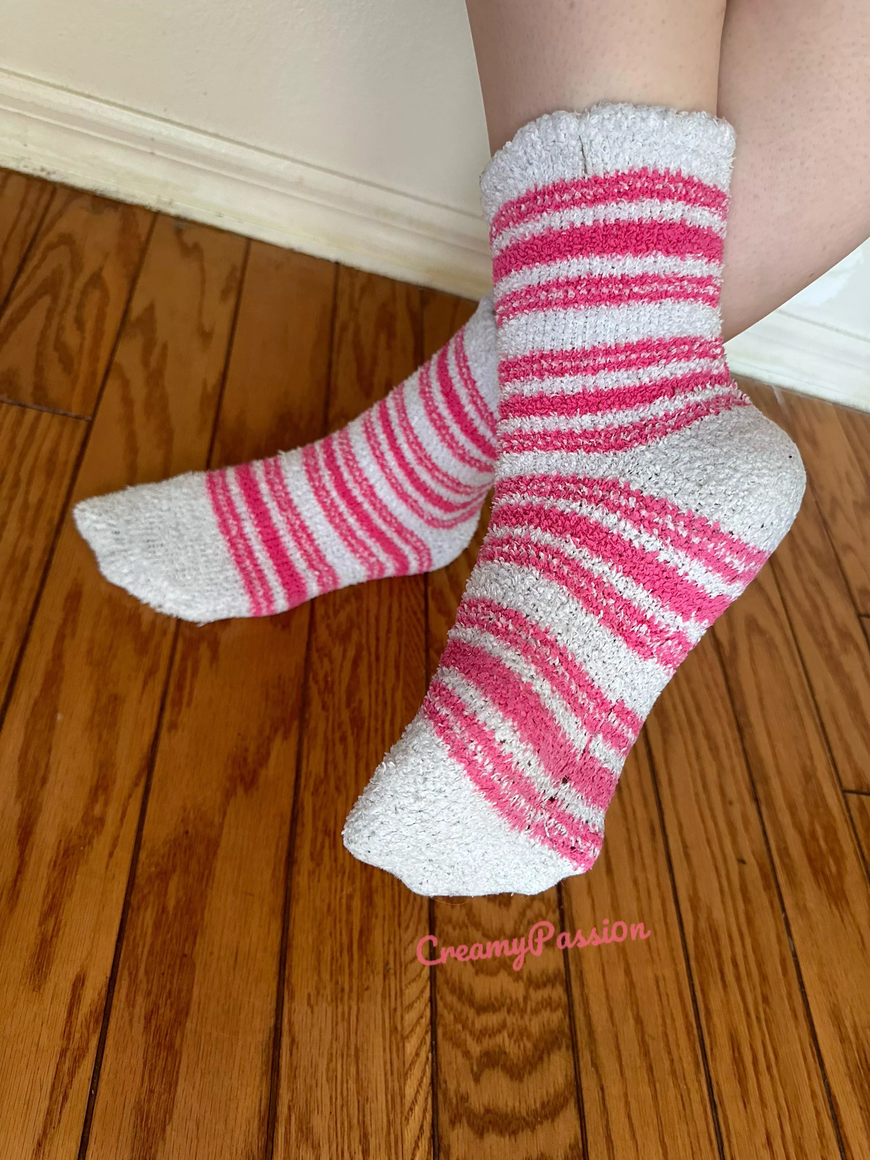 Do you want to put your face and smell my sole in my fuzzy socks? [selling]