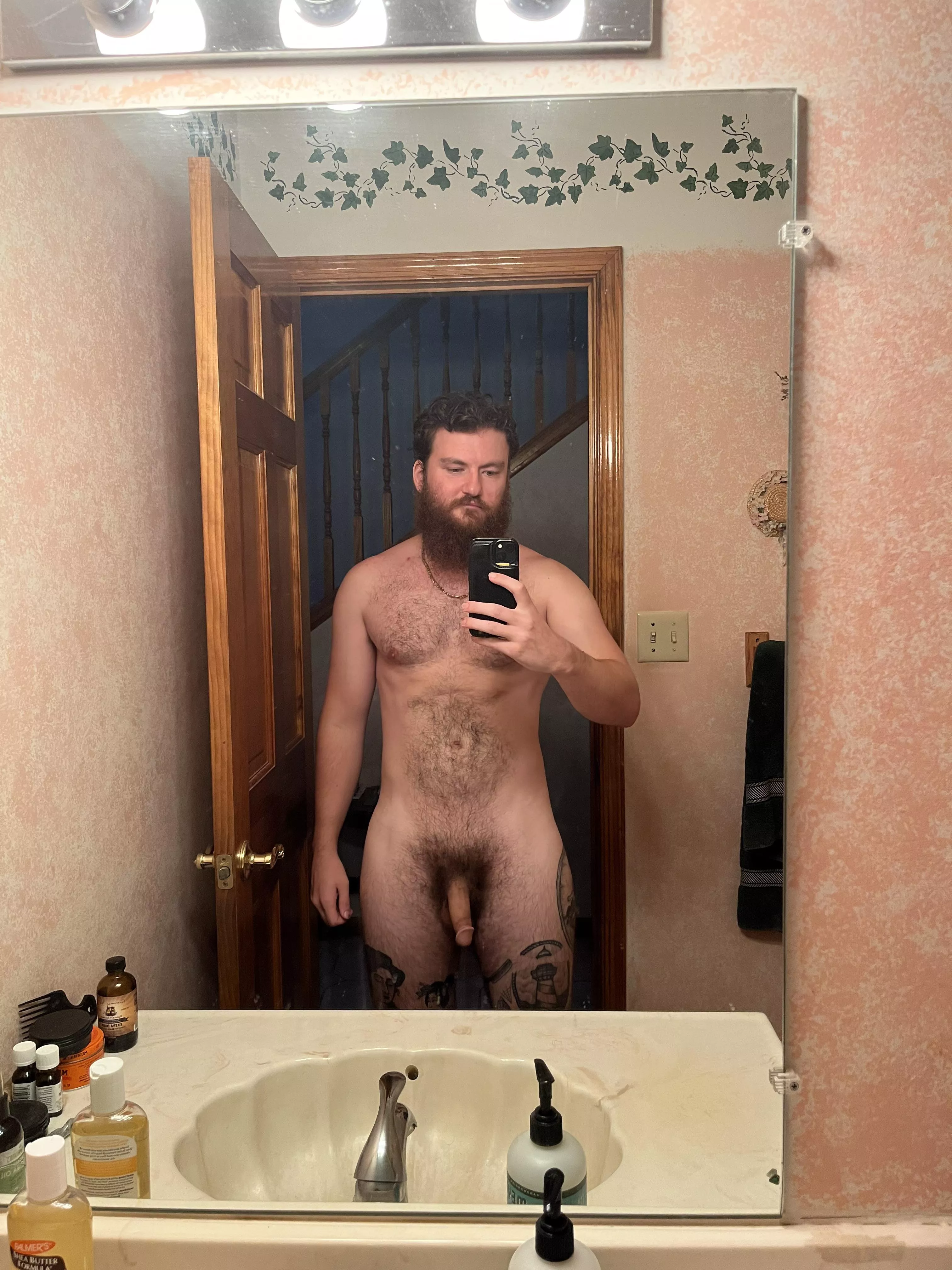 It’s my birthday! So here’s a naked photo for y’all 😊