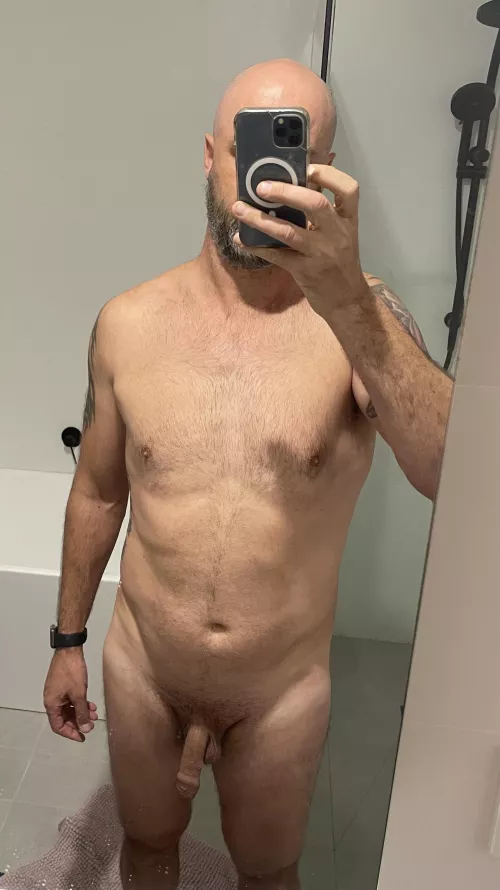 [m] 43 97kg 191cm be nice 😊