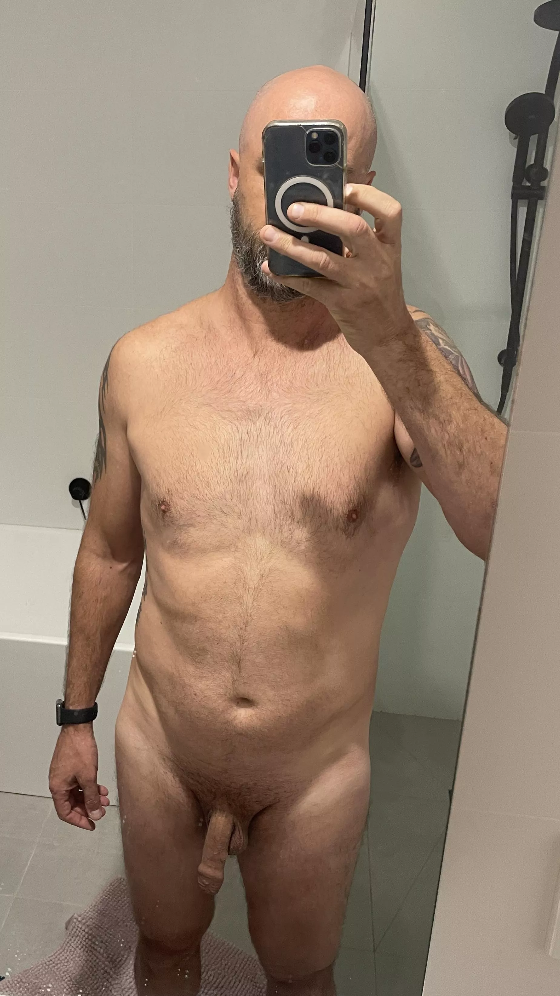 [m] 43 97kg 191cm be nice 😊