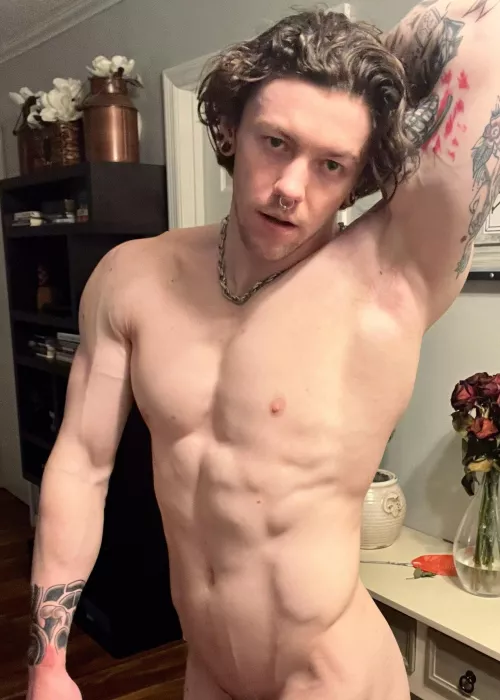 Soo horny today.. Who wants to come help me out 🤔