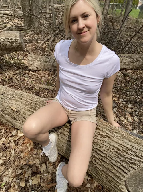 This isn’t the type of wood I wanted to sit on but I guess it will do 🪵