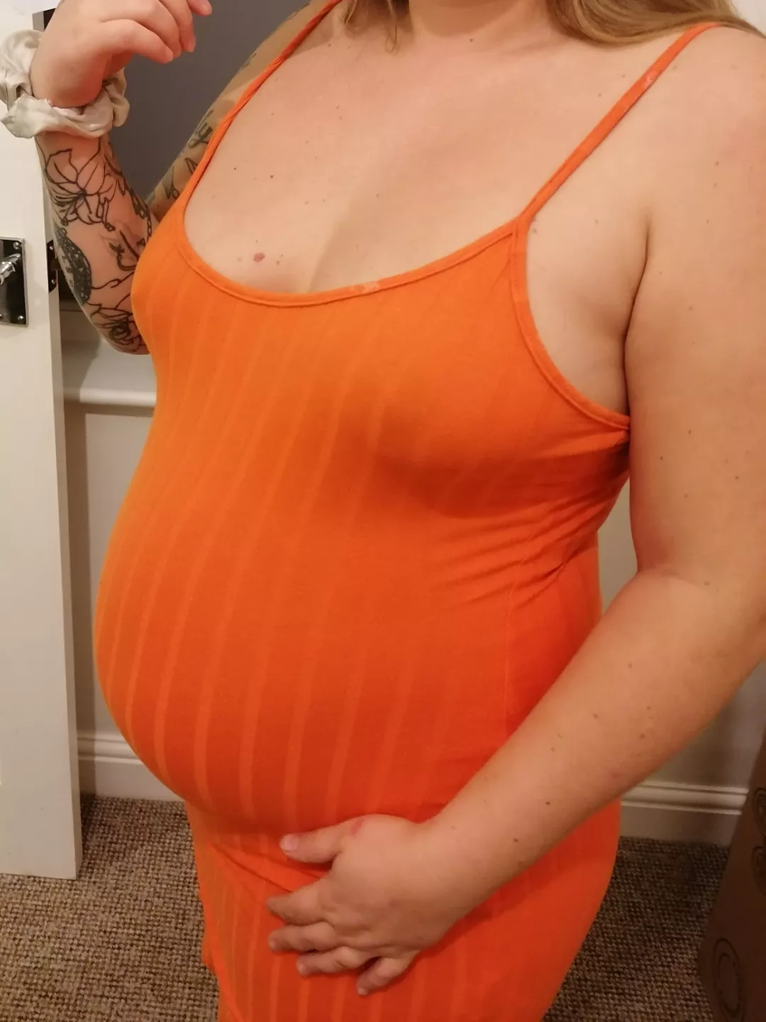 18 weeks pregnant and so big already 😍 I have nothing on under my dress and I'm so horny would you lift up the dress and fuck me?