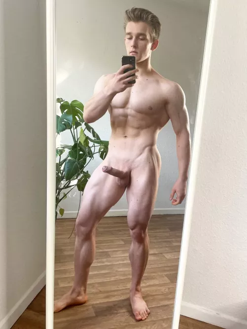 [19] Definitely hard and horny today. Will you come play with me?😜