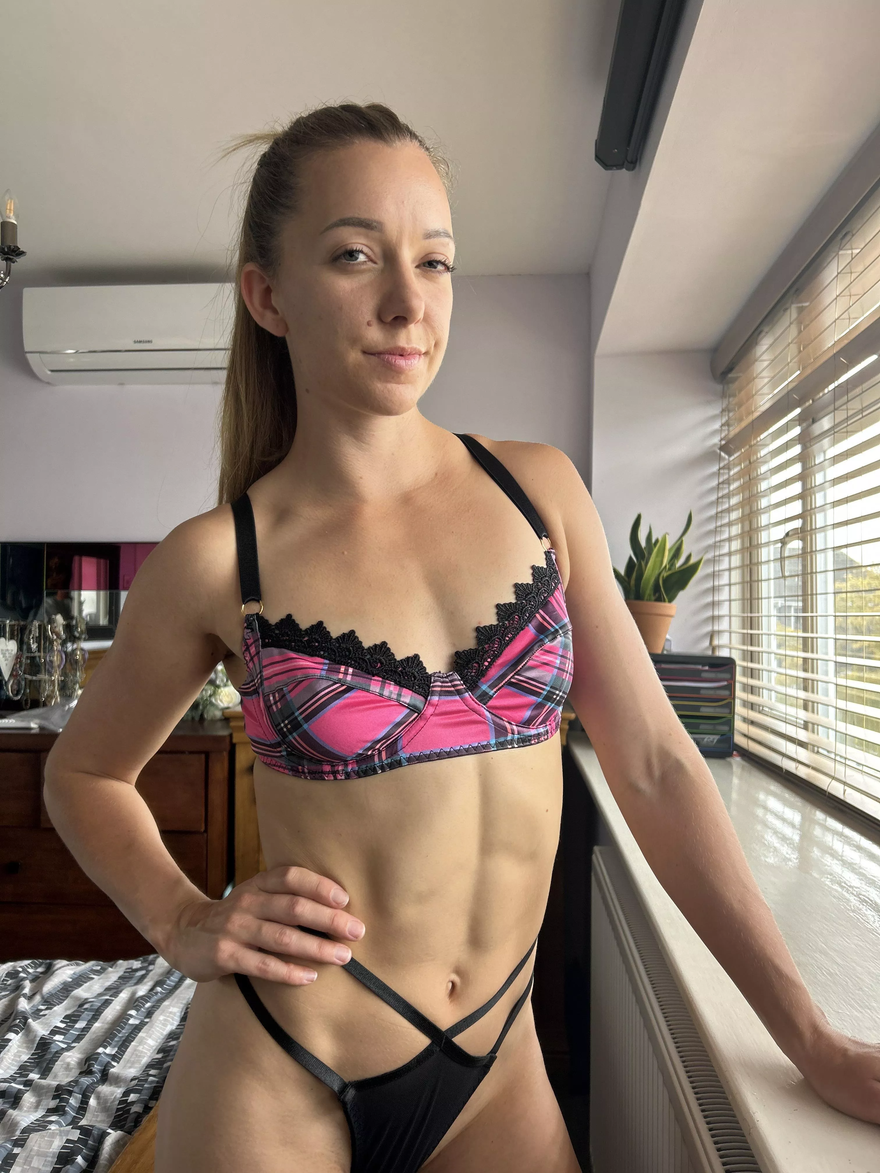 do you find it intimidating when girls have better muscles than you