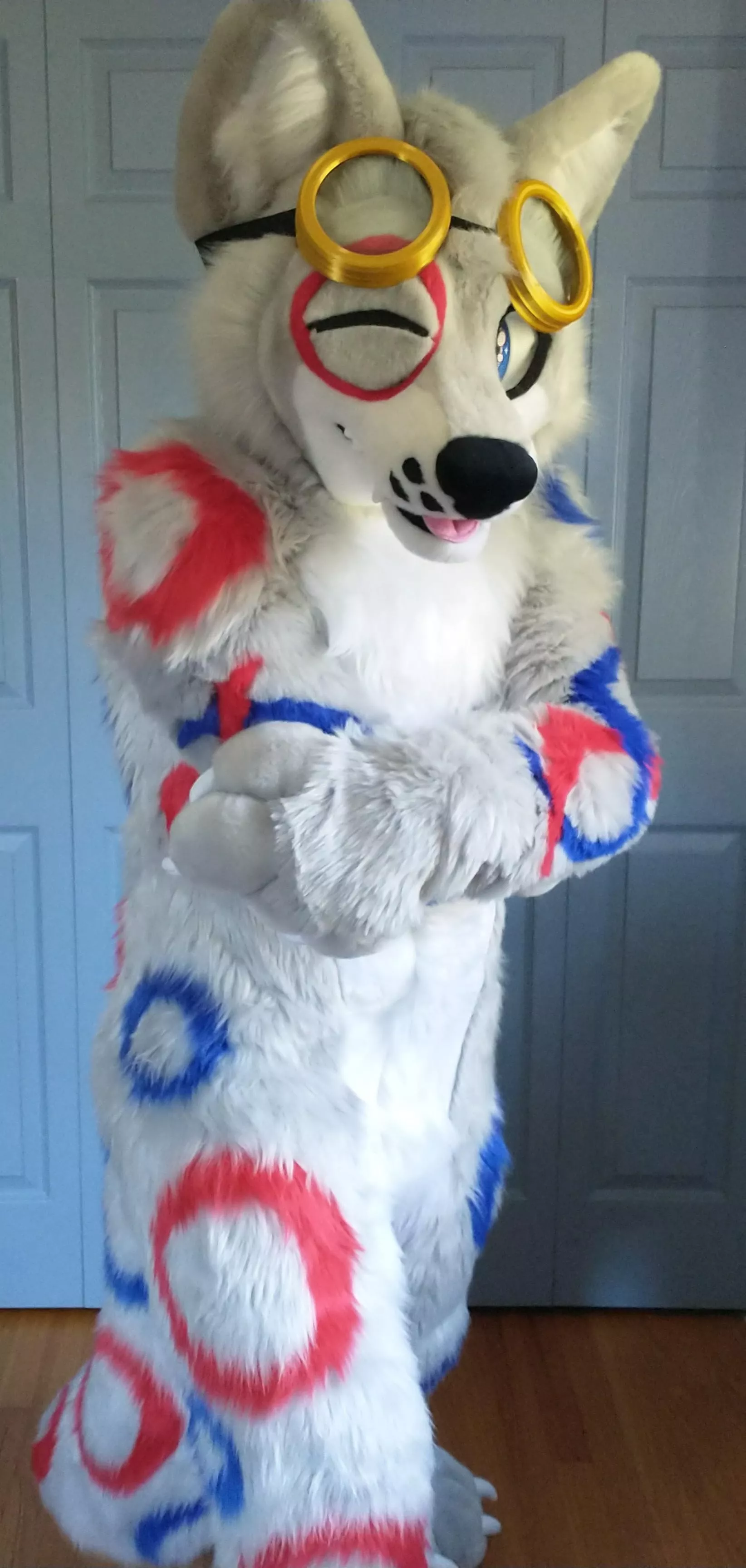 Happy Fursuit Friday! *Wink*