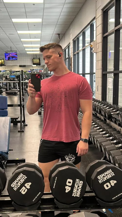 I look forward to Friday workouts the most because the gym is always empty 🤗