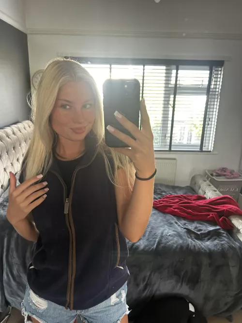 Mirror selfie before work IUTR