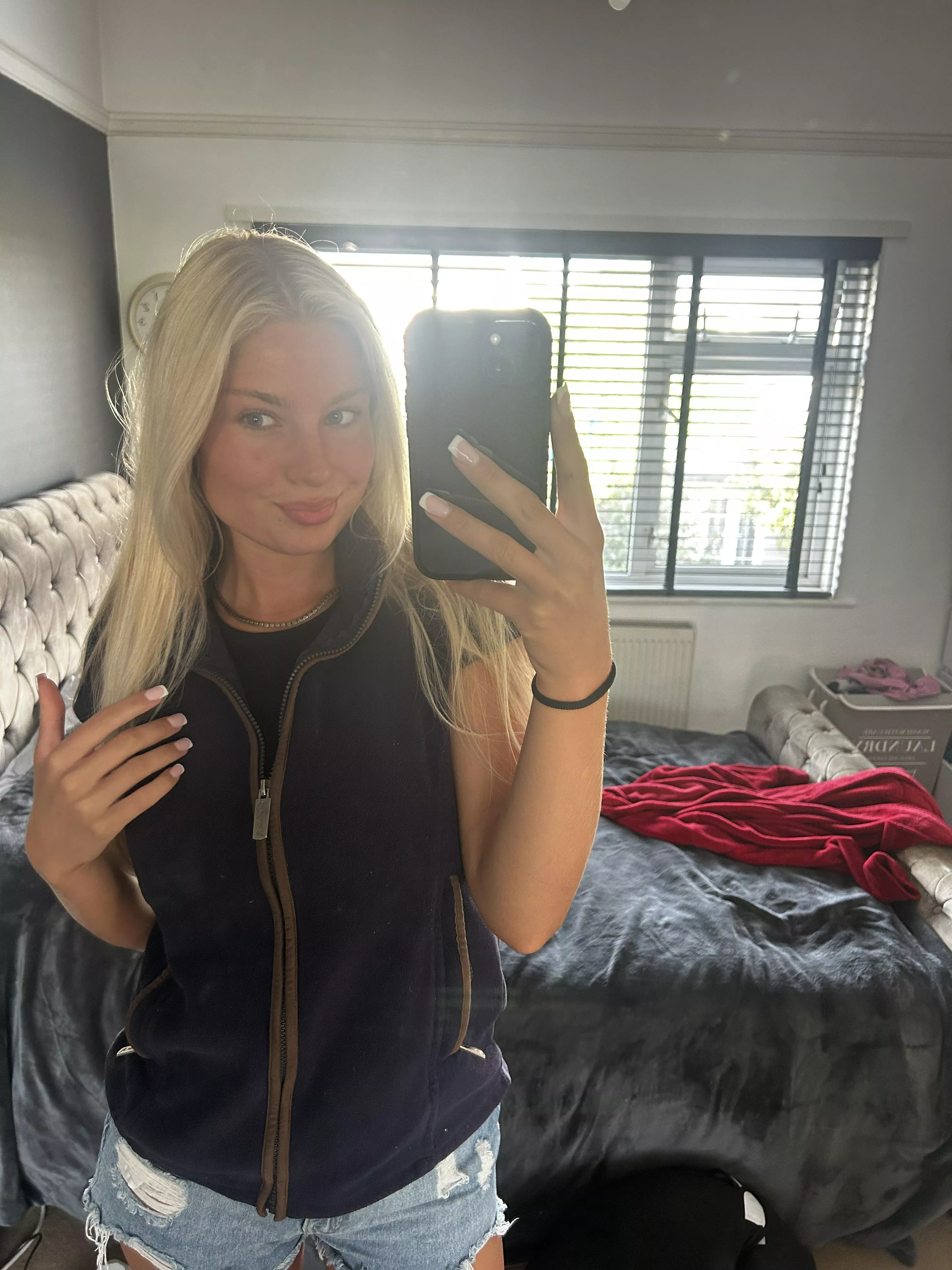 Mirror selfie before work IUTR