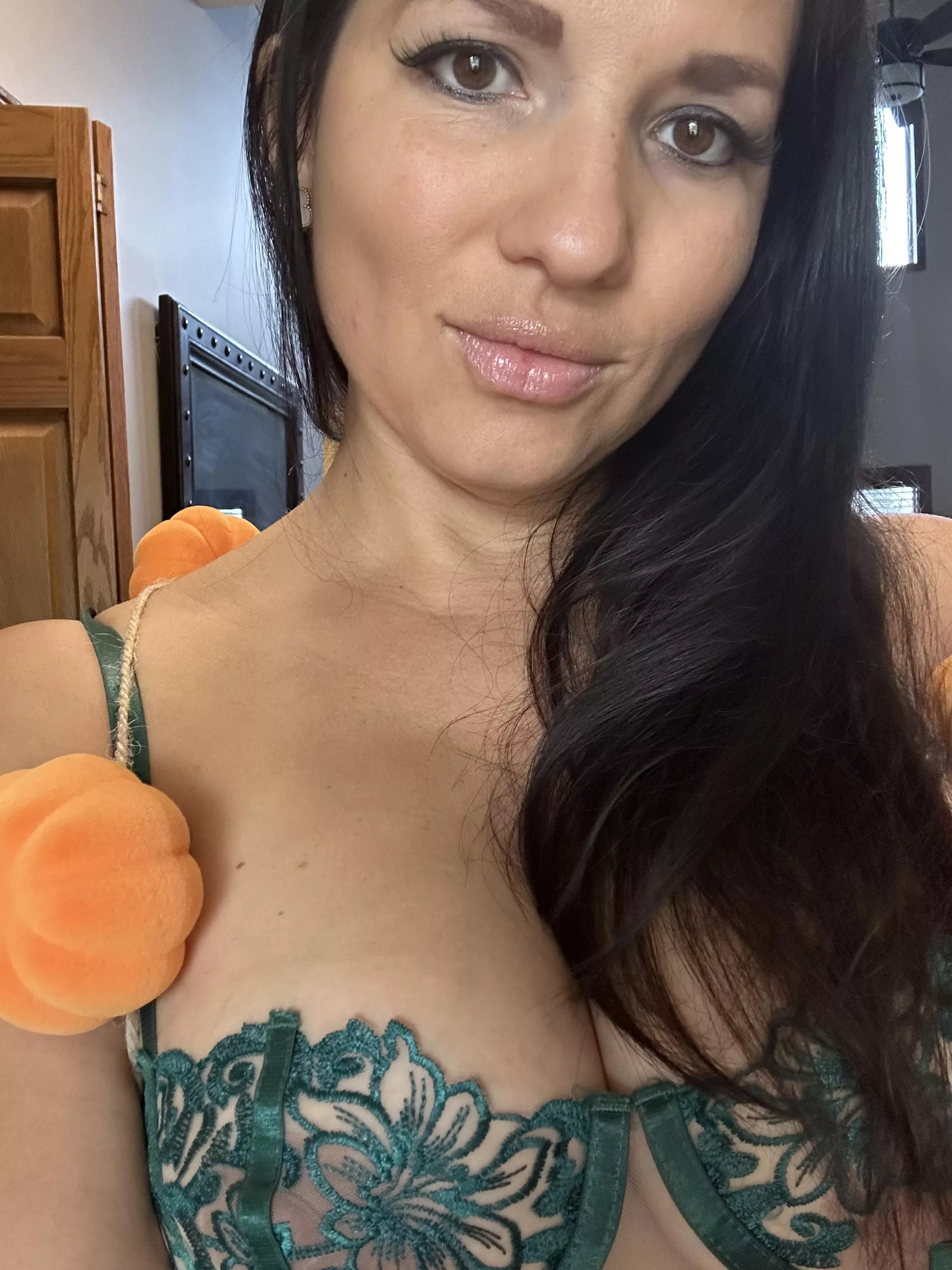 Mommy Dom is ready to drain your wallet and your balls. Offering sessions cei, cbt, worship, edging, humiliation, sph, cucking etc [sext] [cam] [pic] [vid]