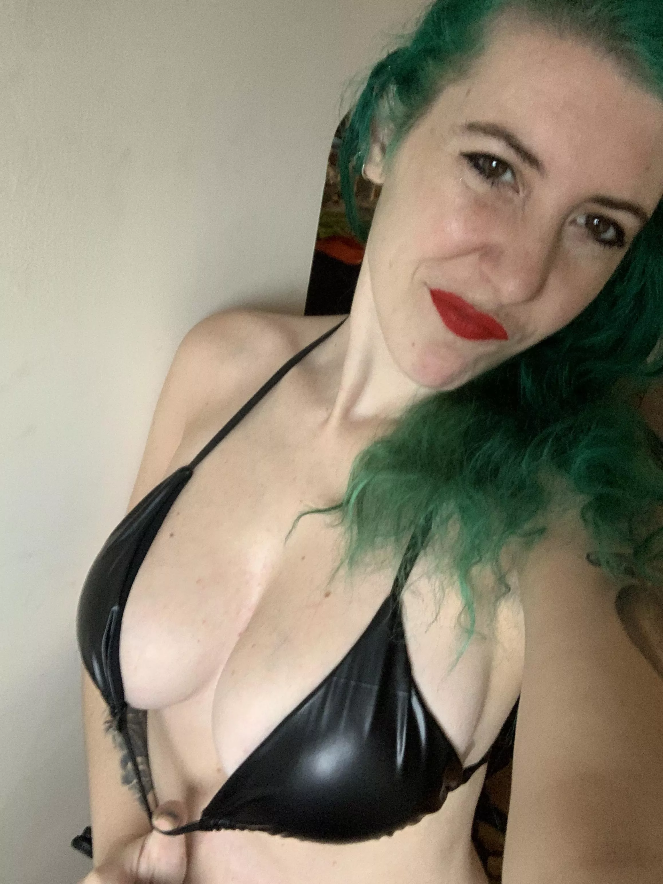 Naturals in a bikini [image]