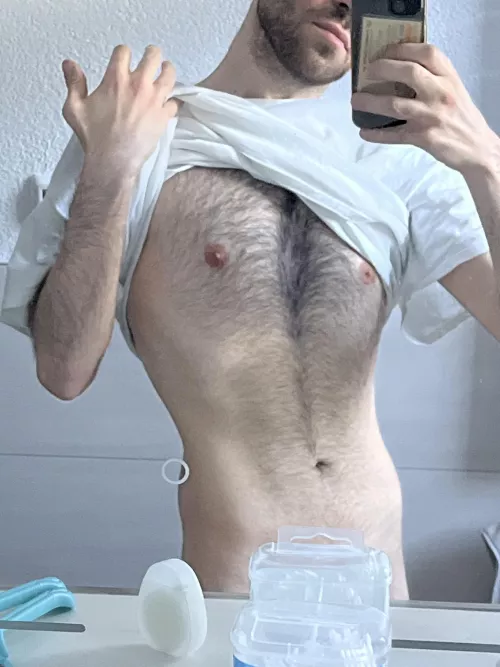 Need someone to hold hands with while sleeping 🦦