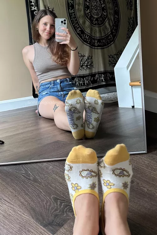 [Selling] How hard does the sight of my socks get you. Full menu/drawer pinned. Free shipping, tracking, pow photo included