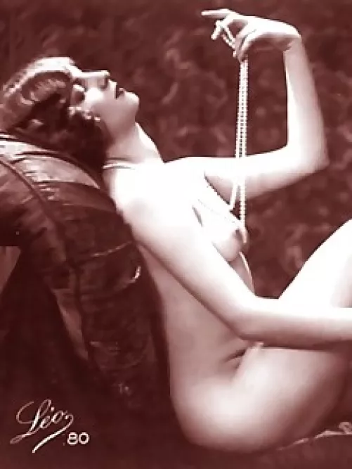 Sir, a young lady of my aquaintance informs me that in the Colonies it is common parctice for a Gentleman to give his paramour a 'Pearl Necklace' I duly oblige but cant really see what the fuss is about.