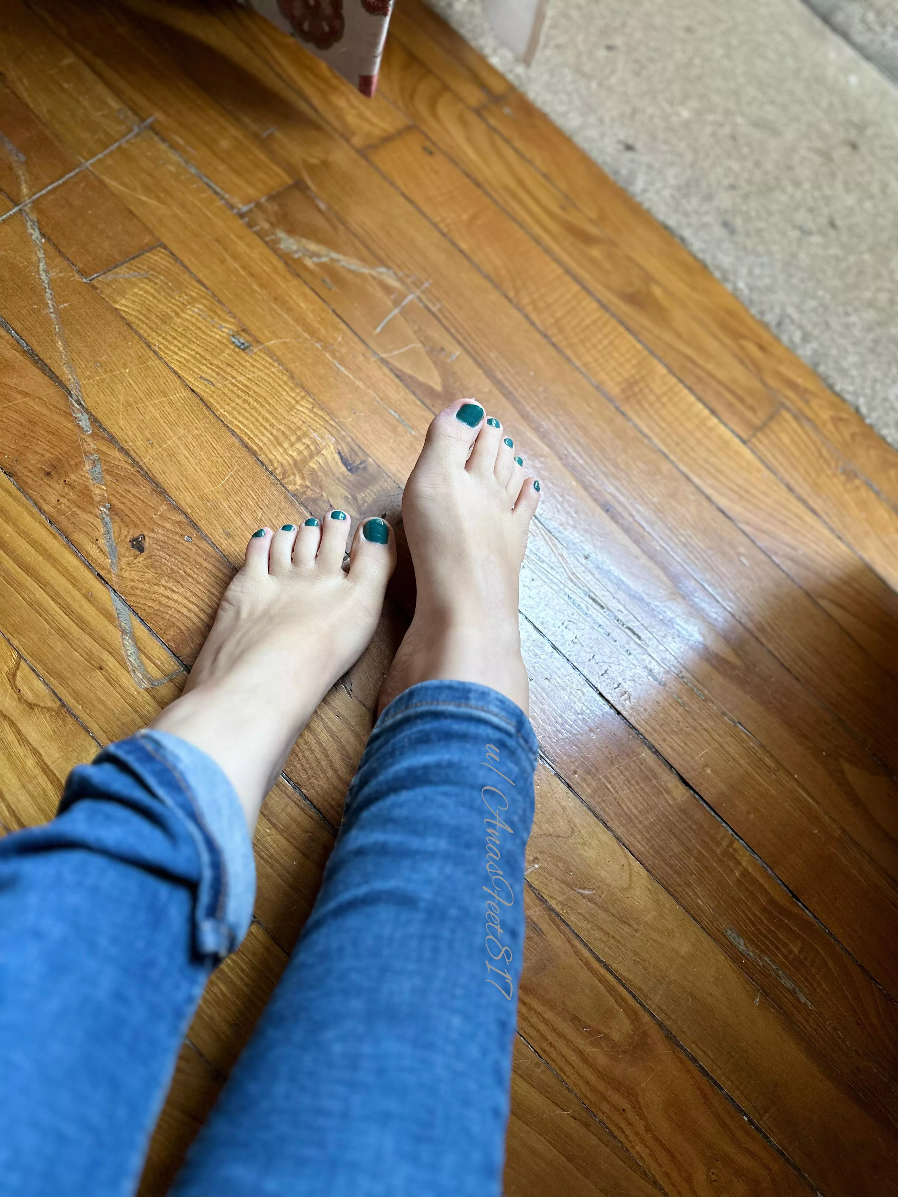 The perfect start for your weekend: my toes in your mouth